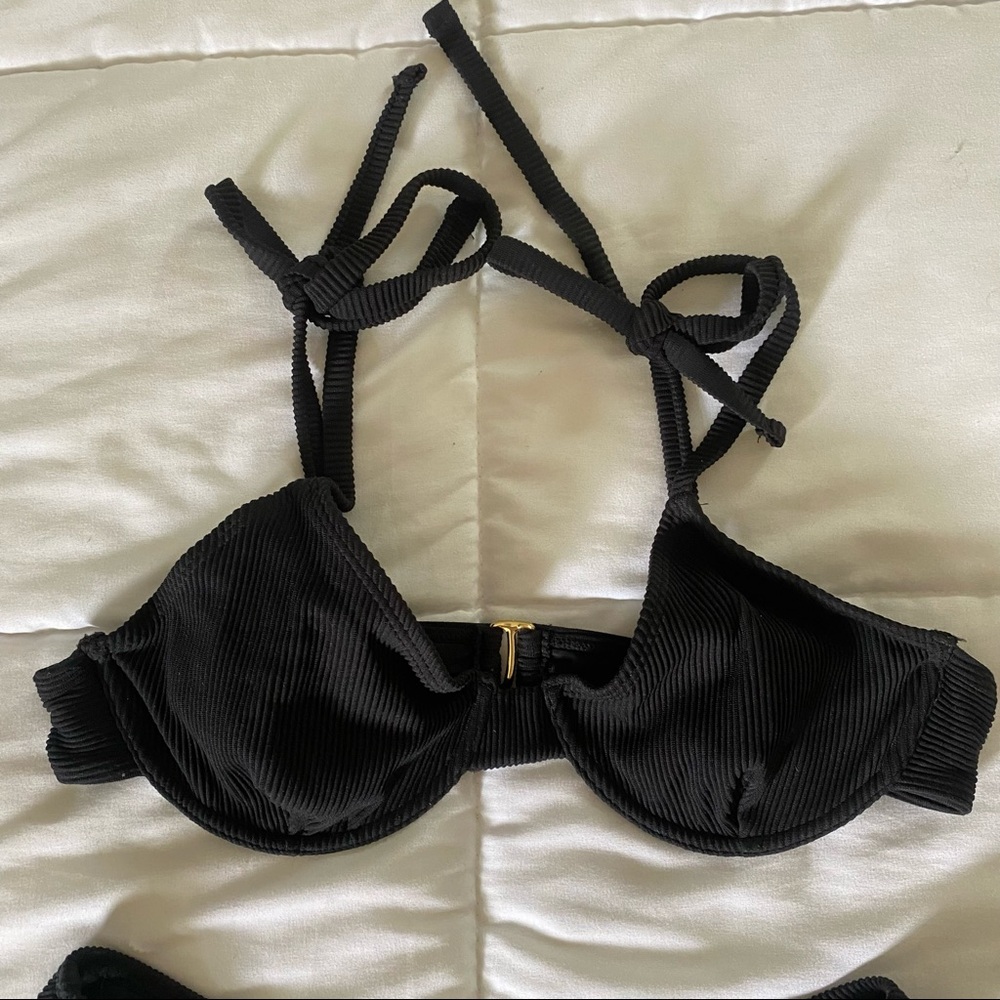 437 Bikini - Picture 4 of 6